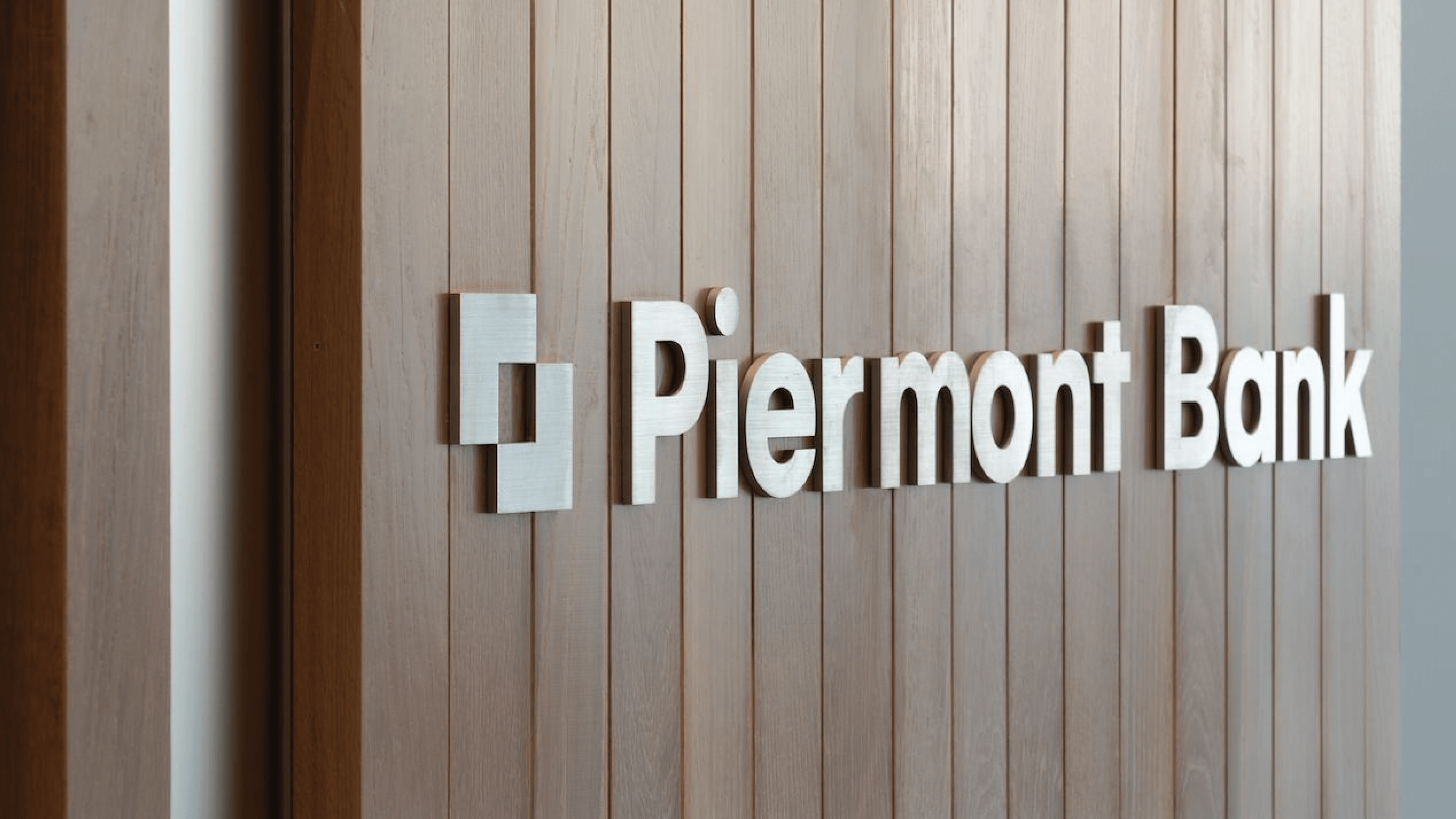 Piermont Bank color system